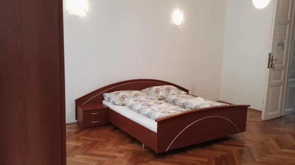 Ozone Private Rooms And Hostel Будапешт Отель