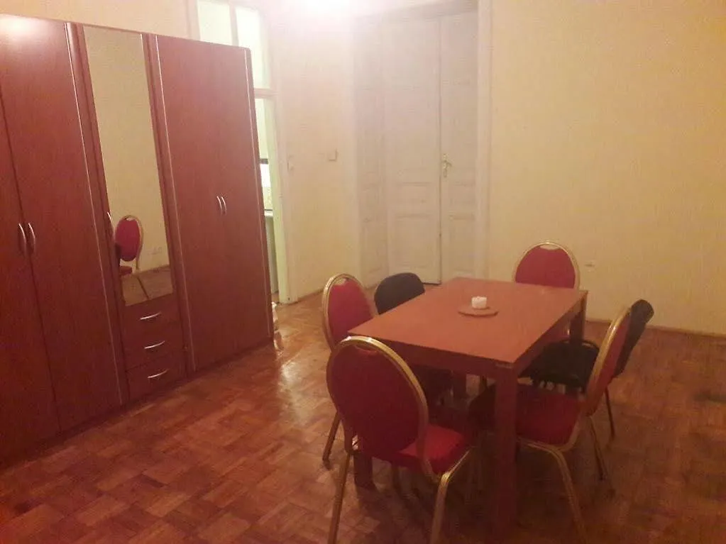 Ozone Private Rooms And Hostel Budapest Ungarn