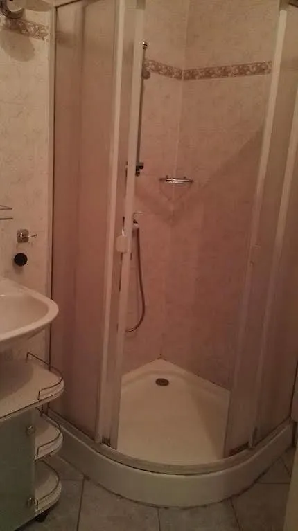 Ozone Private Rooms And Hostel Budapest Ungarn